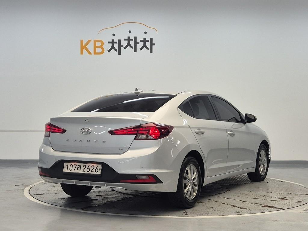 HYUNDAI Avante - Vista 3
