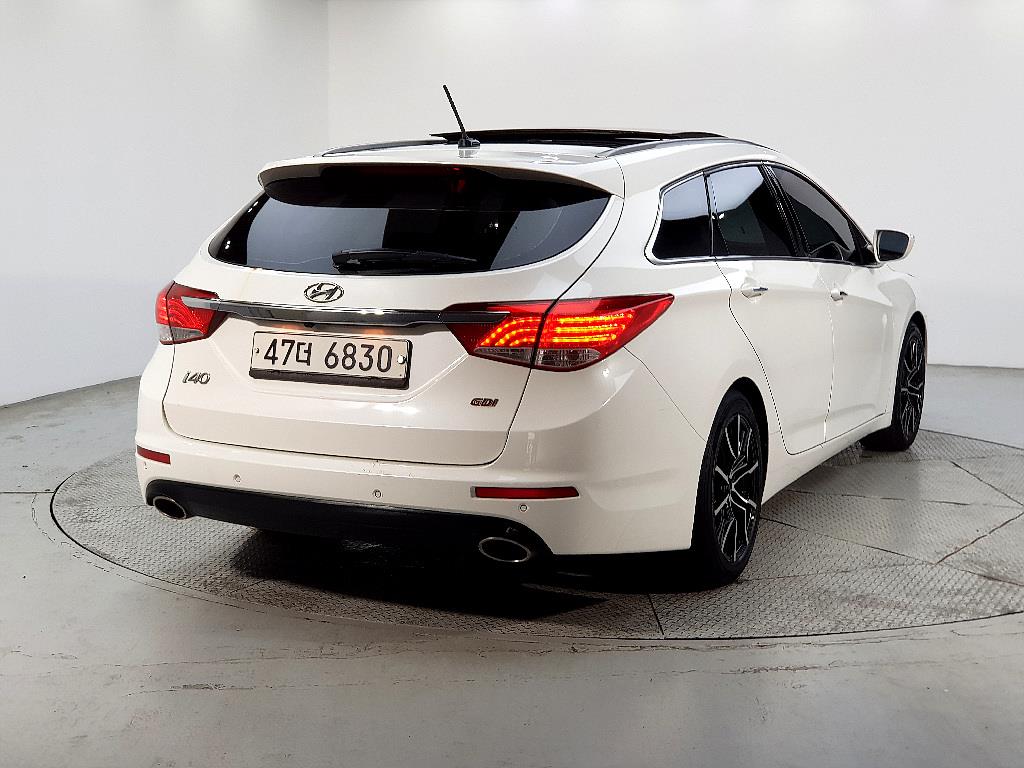 HYUNDAI i40 - Vista 4