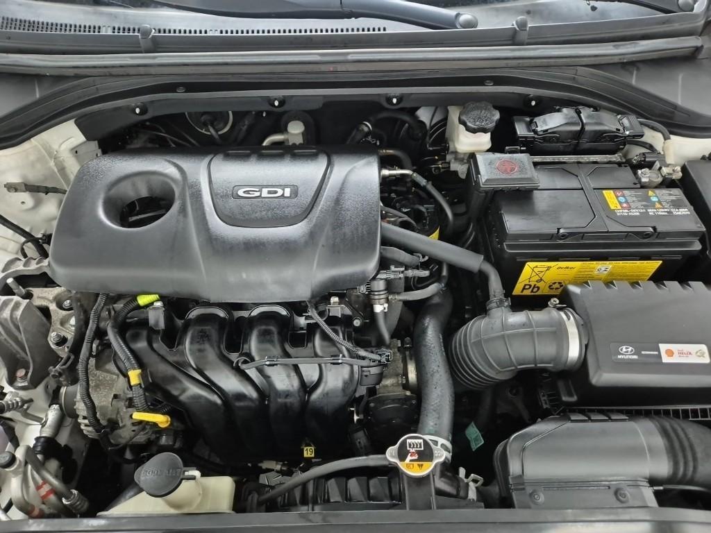 HYUNDAI Avante - Vista 5
