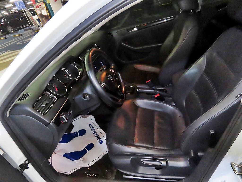 Volkswagen Jetta - Vista 6
