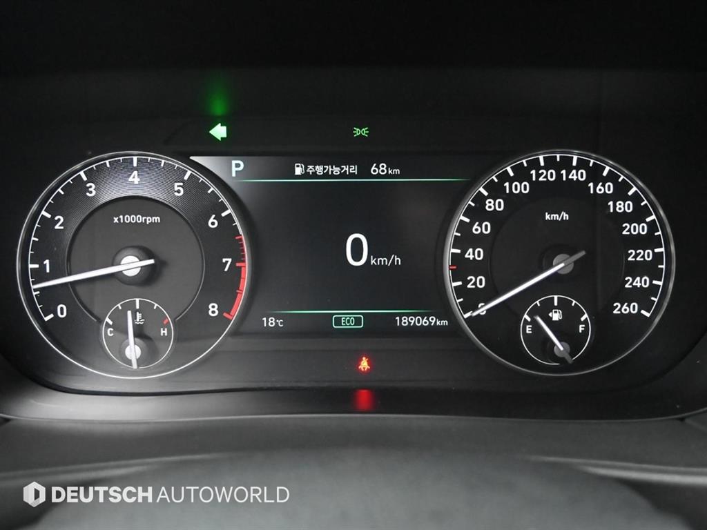 Genesis G90 - Vista 8