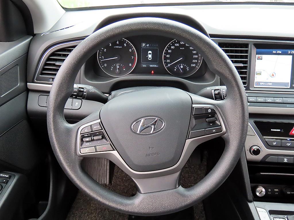 HYUNDAI Avante - Vista 7