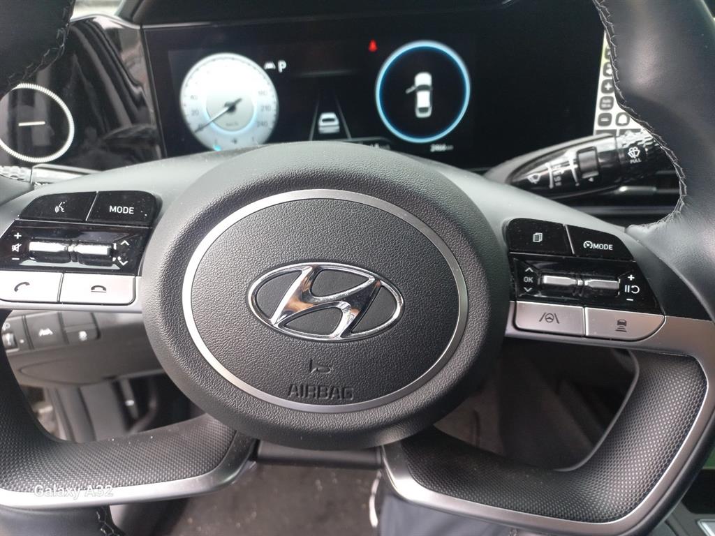 HYUNDAI Avante - Vista 10