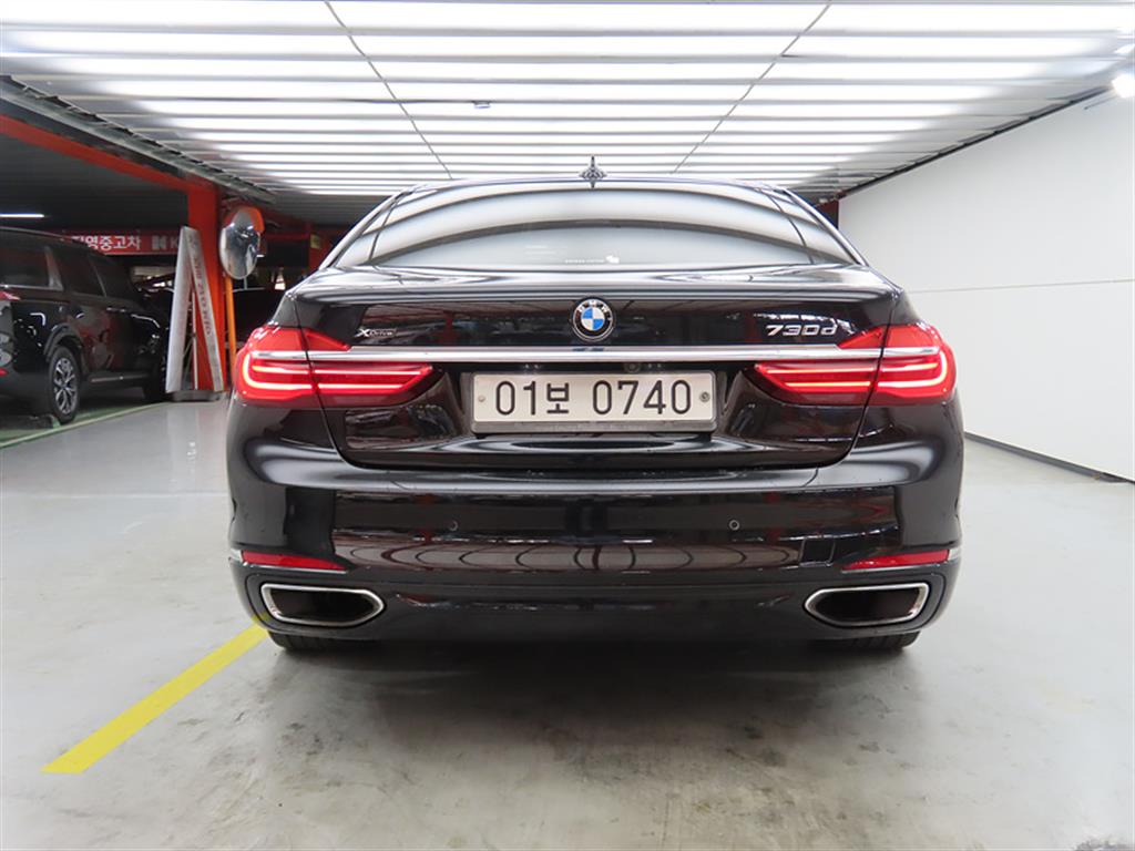 BMW 7 Series - Vista 3