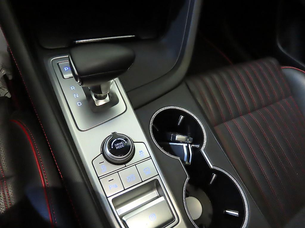 Genesis G70 - Vista 12