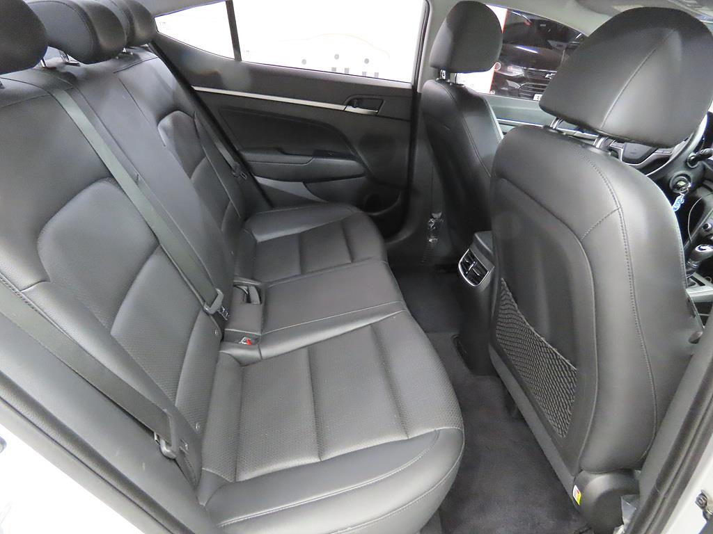 HYUNDAI Avante - Vista 7
