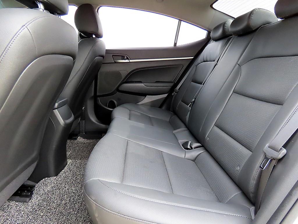 HYUNDAI Avante - Vista 6