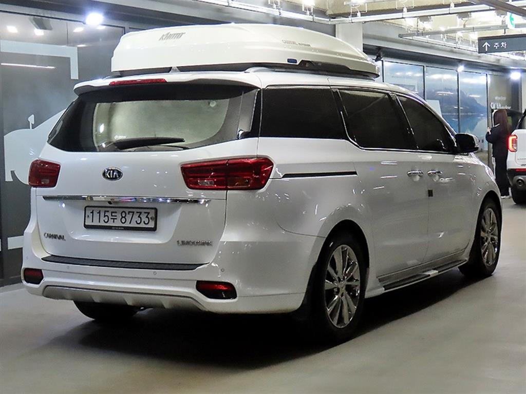 KIA Carnival - Vista 4