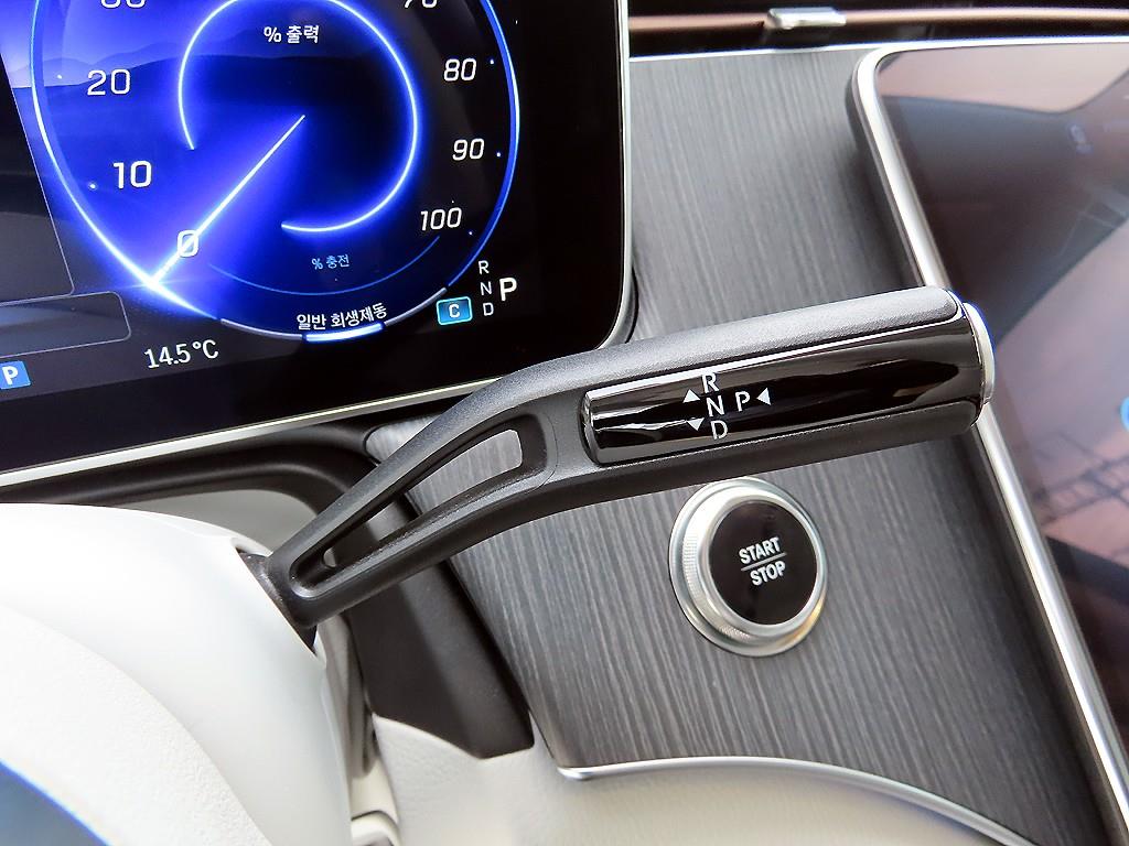 Mercedes Benz EQE - Vista 11