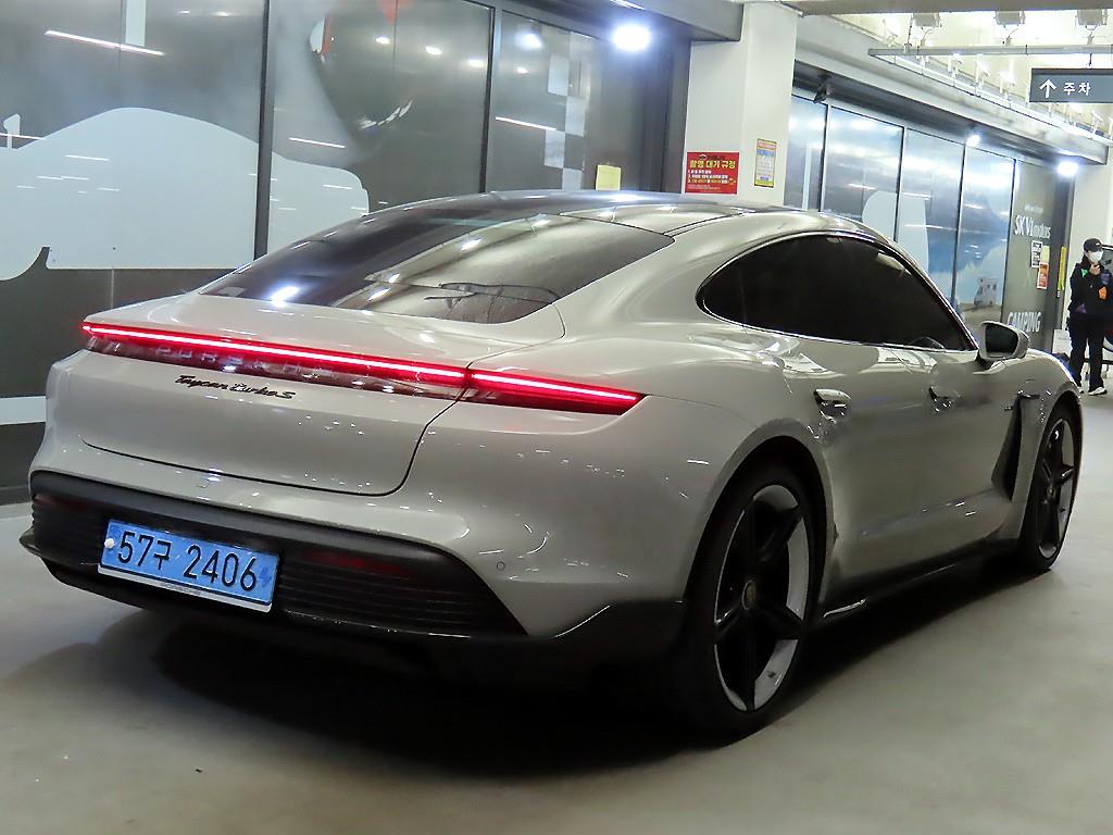 Porsche Taycan - Vista 4