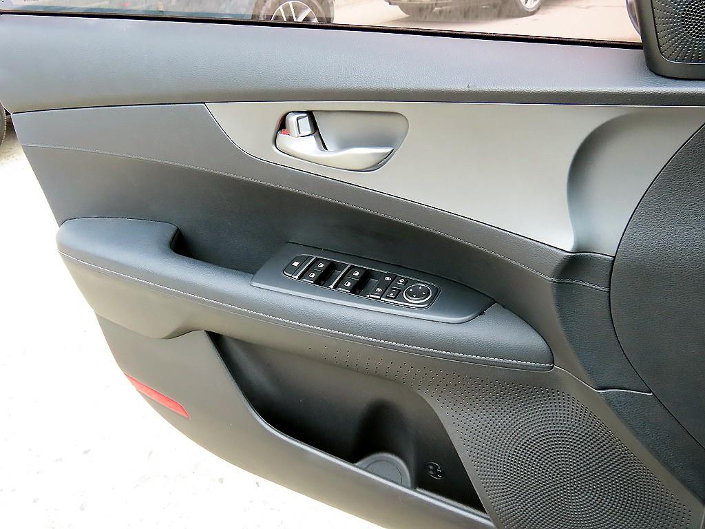HYUNDAI Grandeur - Vista 11