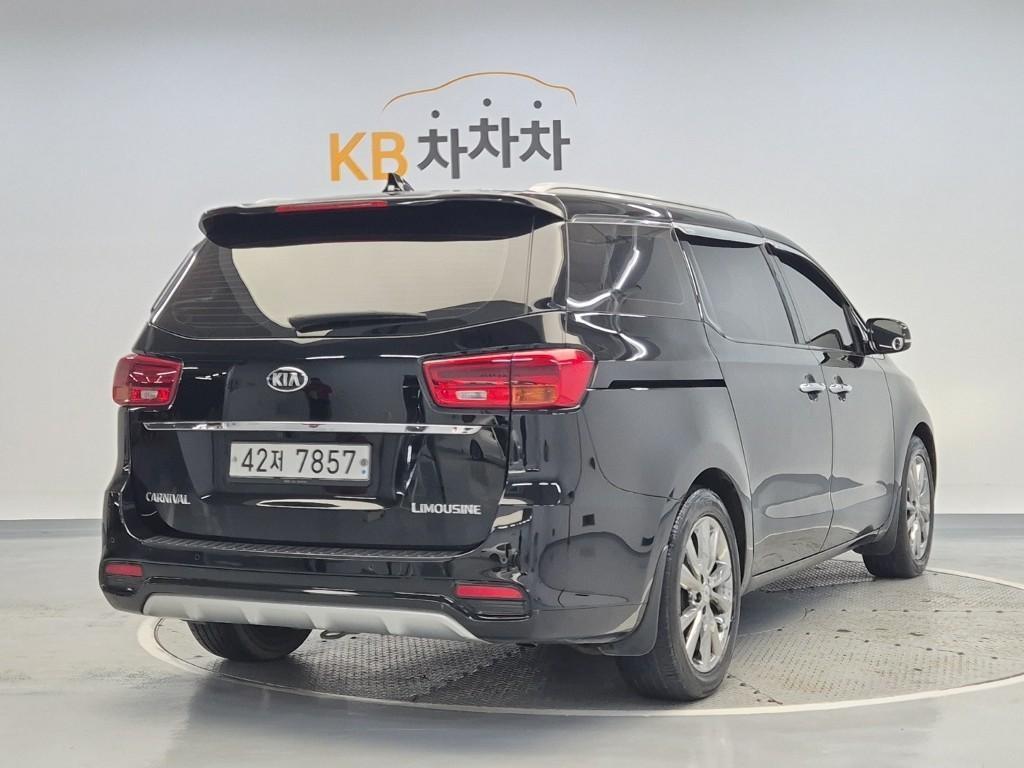 KIA Carnival - Vista 3