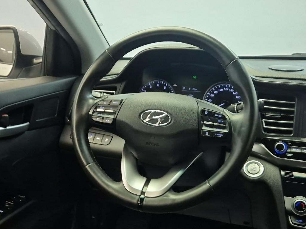 HYUNDAI Avante - Vista 9
