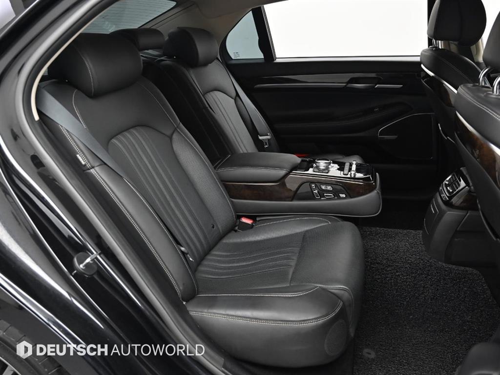 Genesis G90 - Vista 12