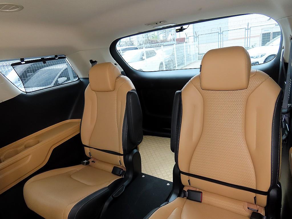 KIA Carnival - Vista 7