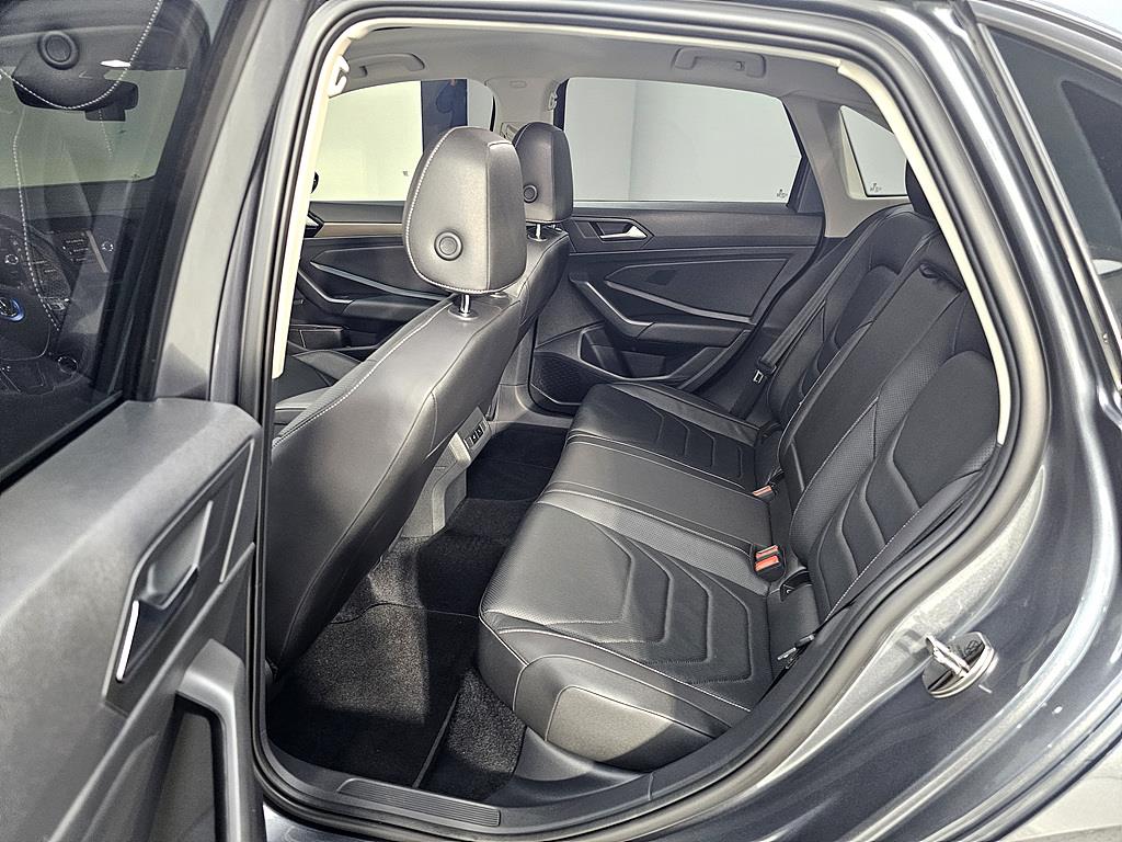 Volkswagen Jetta - Vista 9