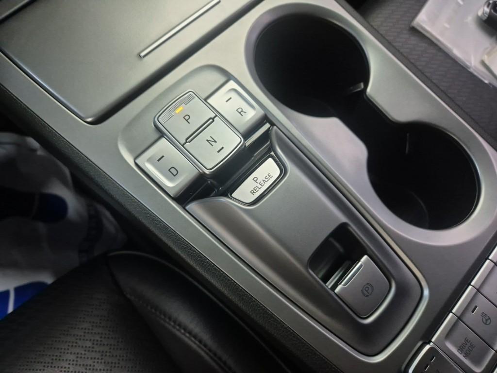 HYUNDAI Kona - Vista 8