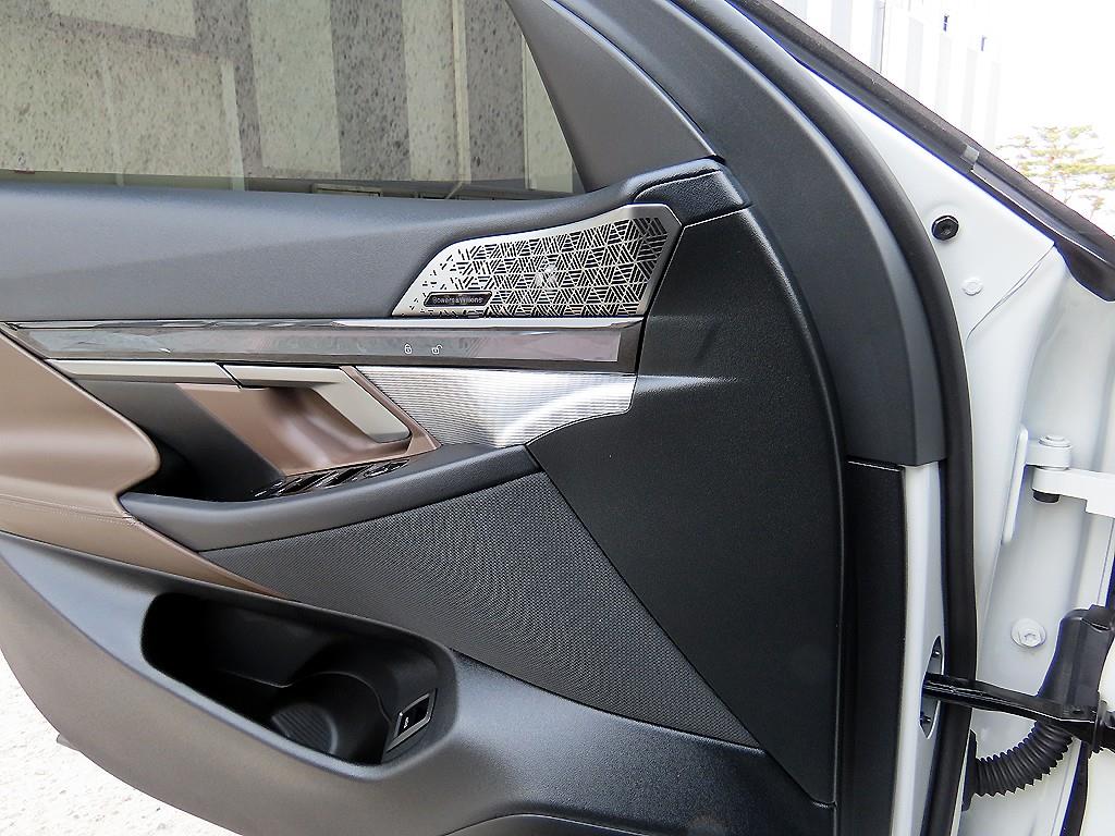 BMW i5 - Vista 12