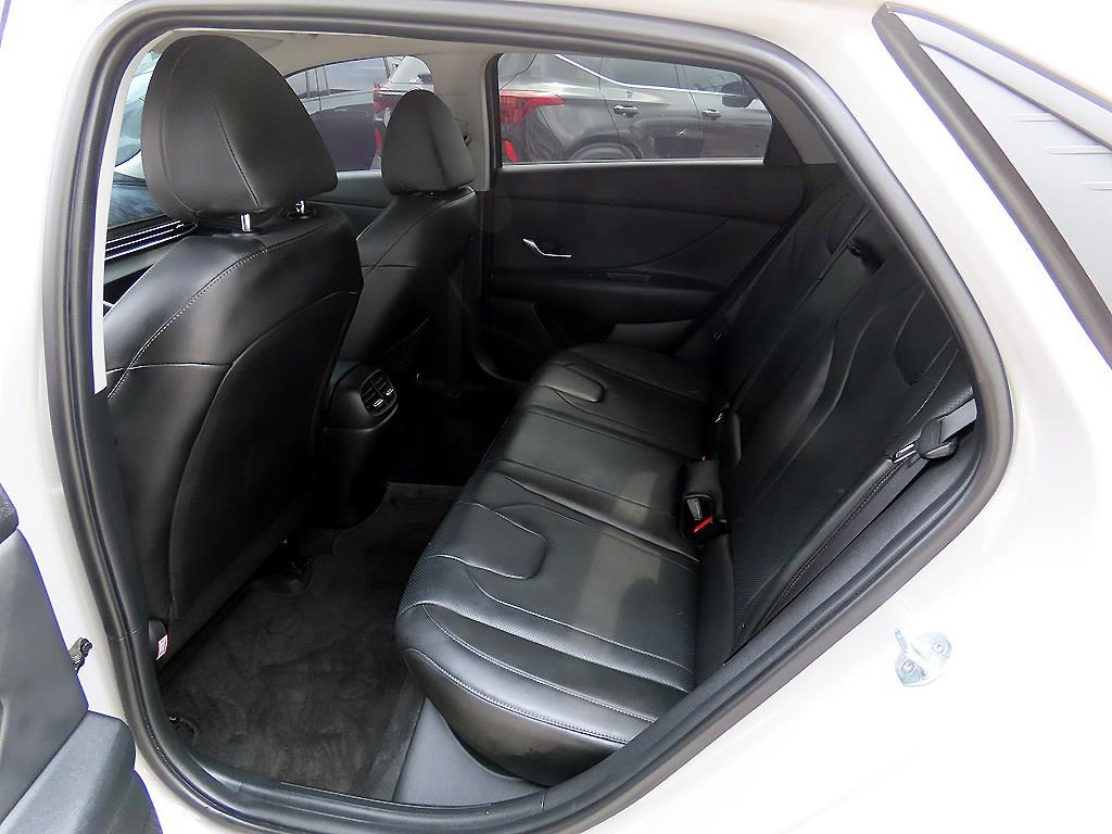 HYUNDAI Avante - Vista 6