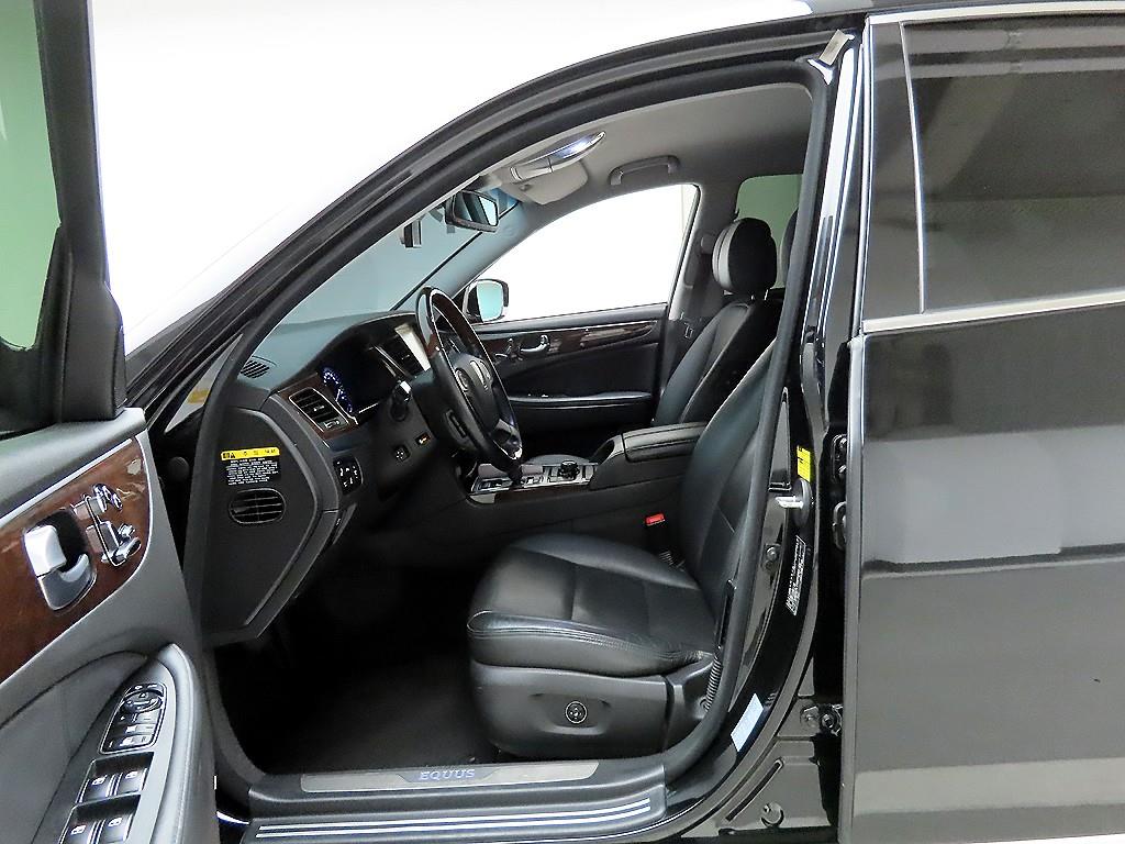 HYUNDAI Equus - Vista 12