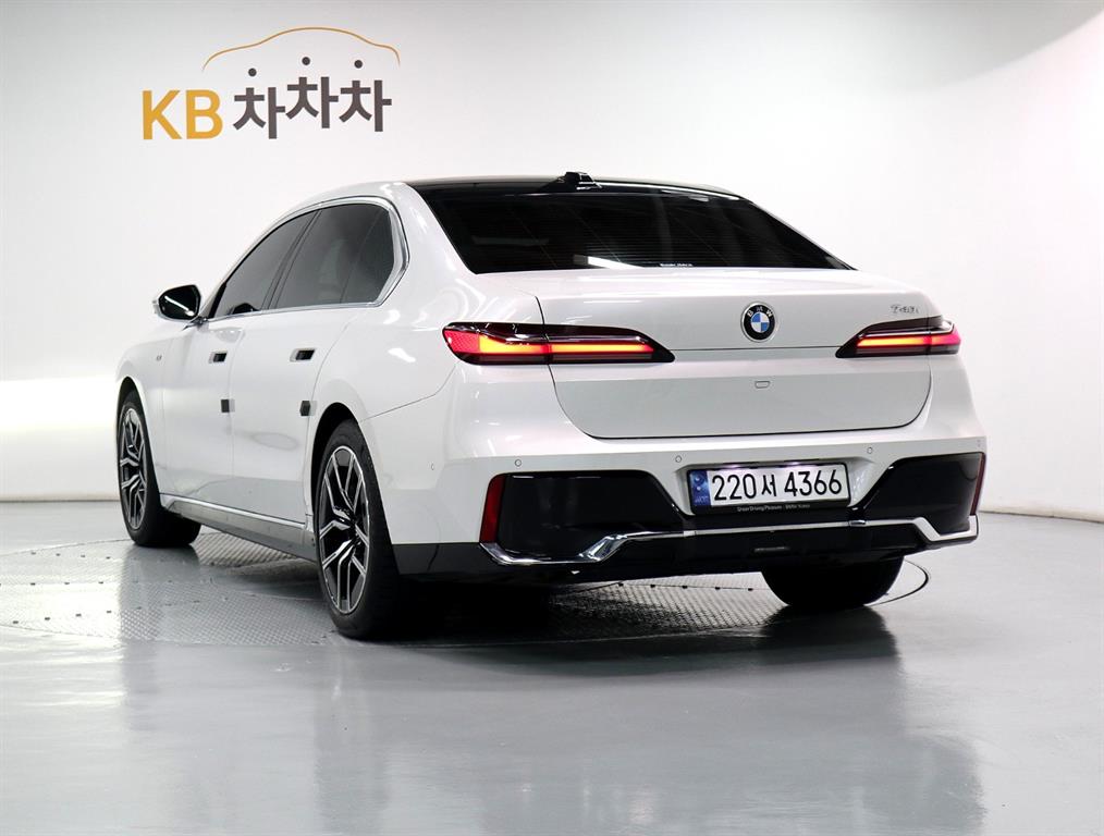 BMW 7 Series - Vista 4