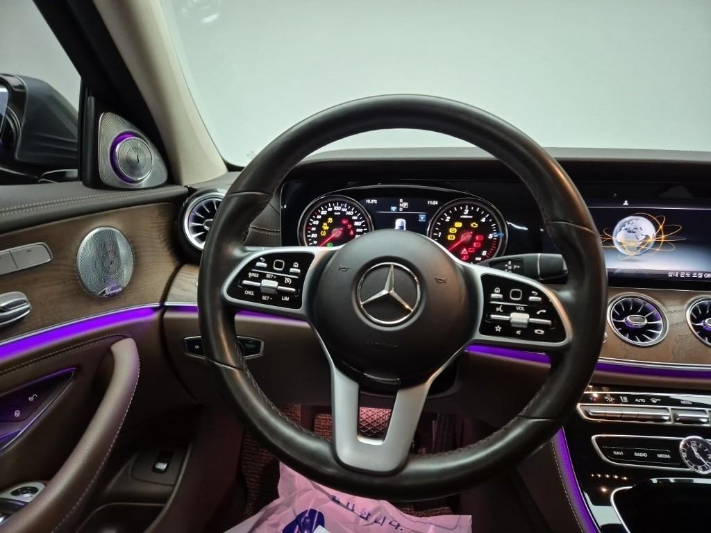 Mercedes Benz E class - Vista 9
