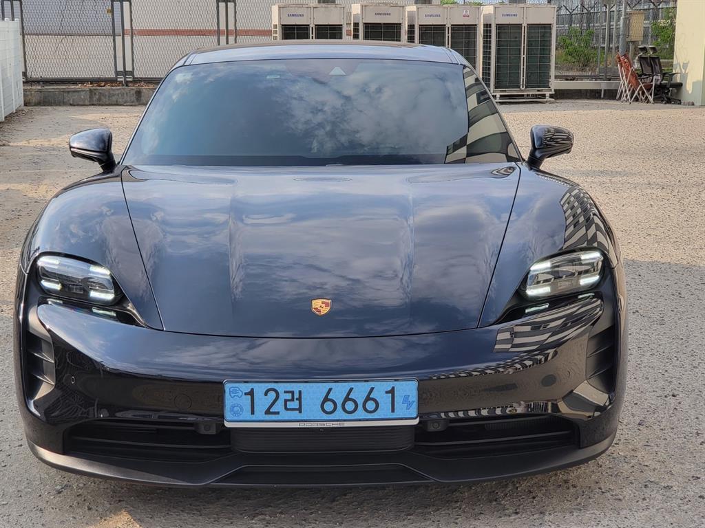 Porsche Taycan 2022 Negro - Importación desde Corea - HF Imports Iquique - Foto 1