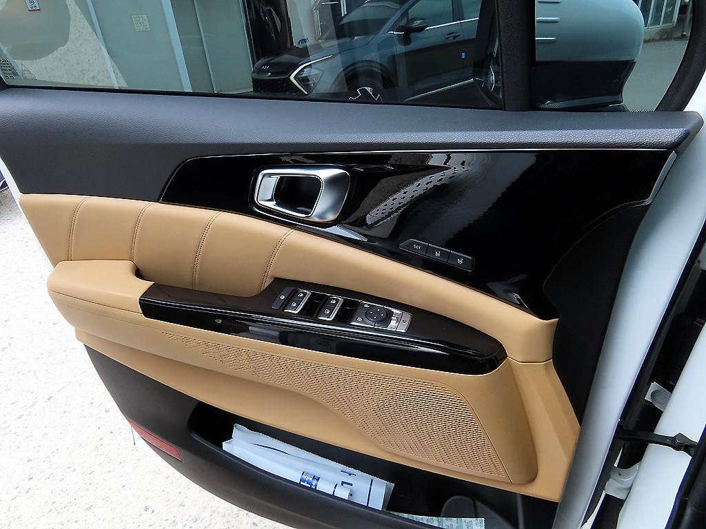 KIA Carnival - Vista 12