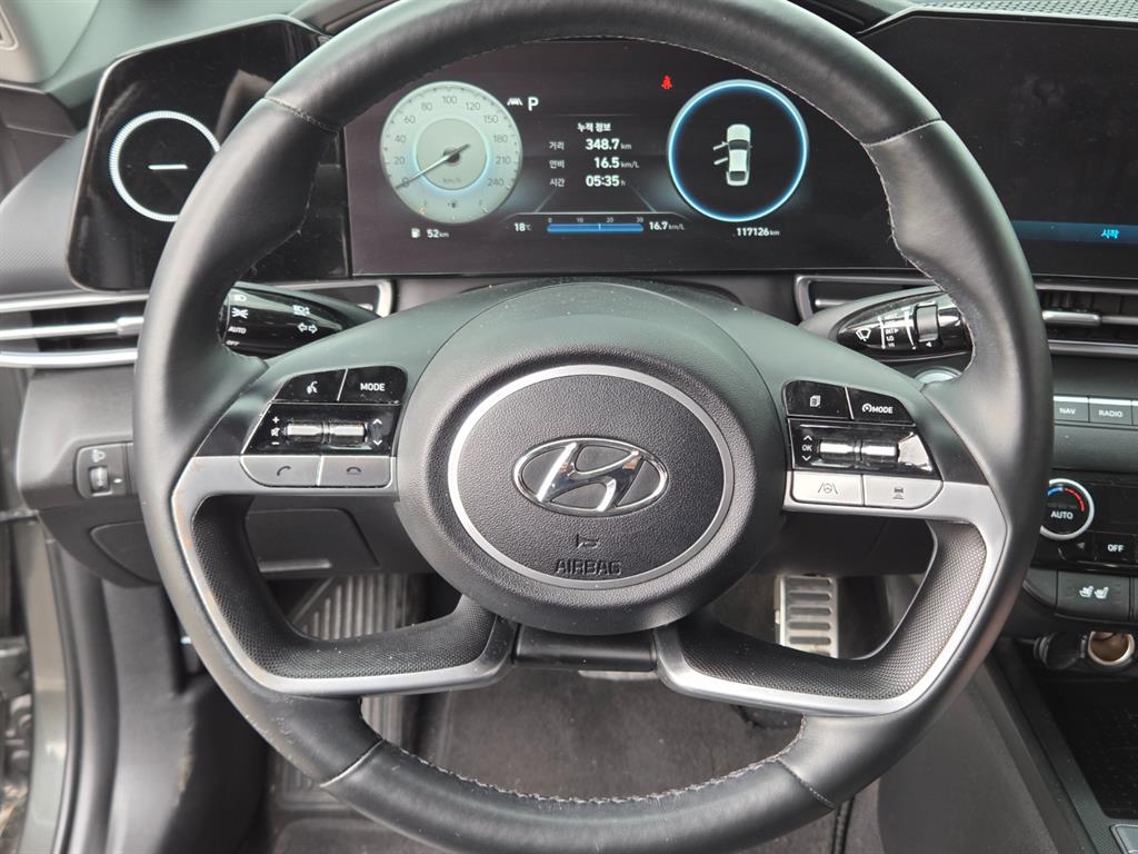 HYUNDAI Avante - Vista 9