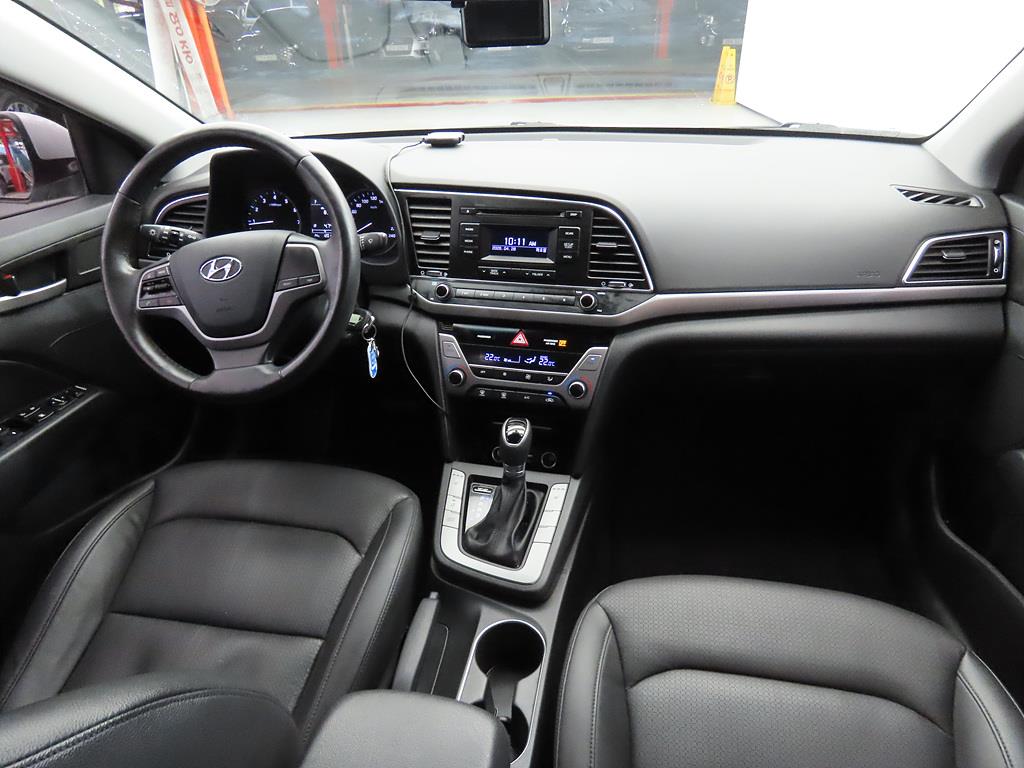 HYUNDAI Avante - Vista 5