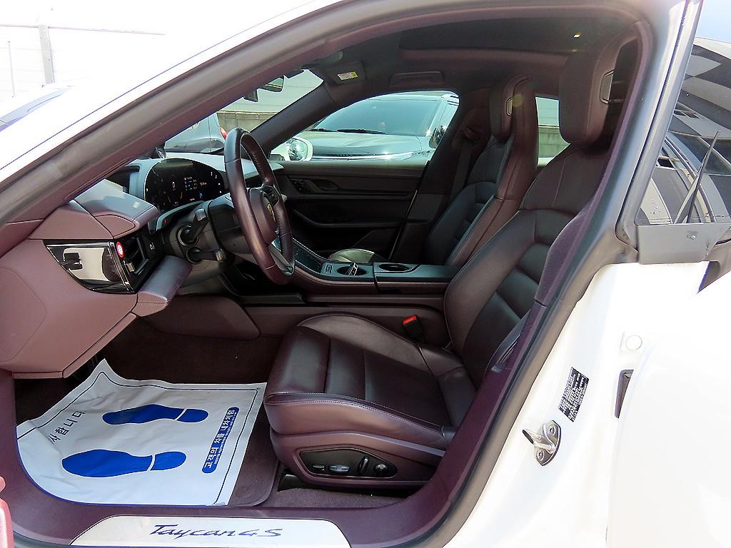 Porsche Taycan - Vista 5