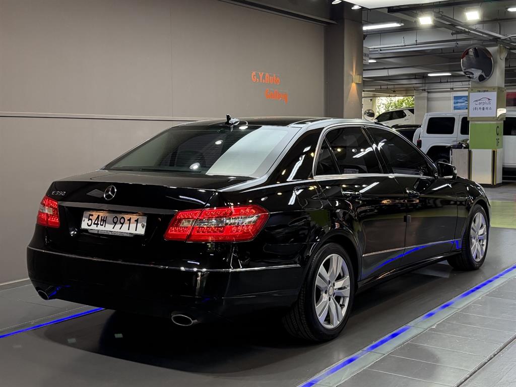 Mercedes Benz E class - Vista 2