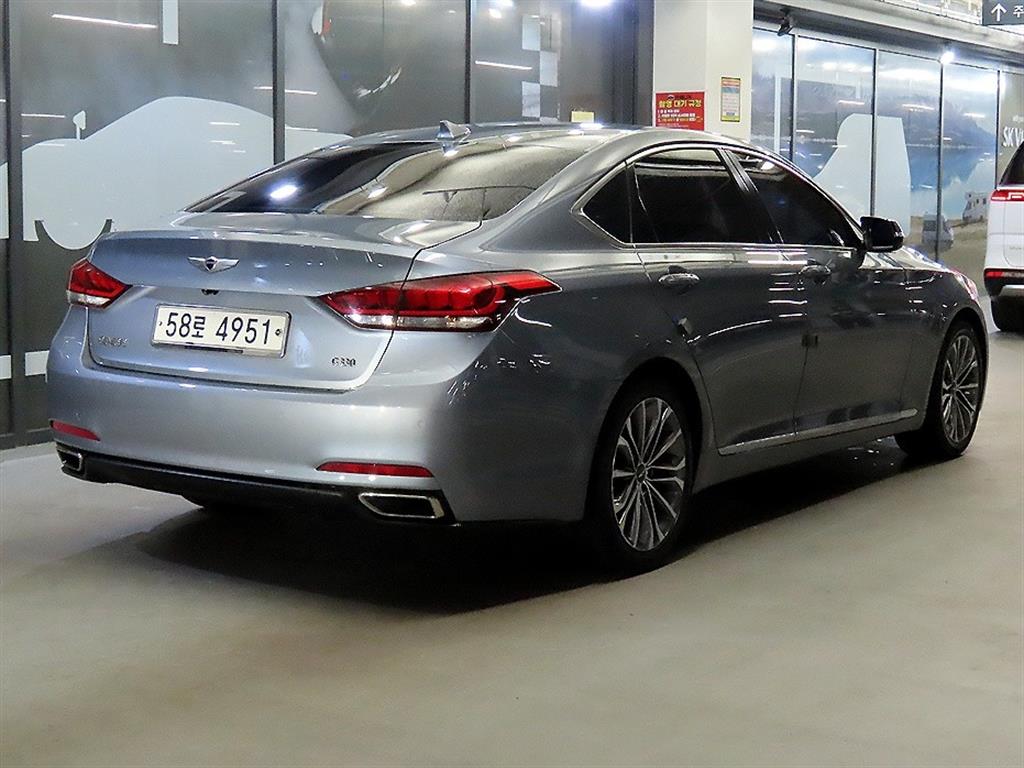 HYUNDAI Genesis - Vista 4