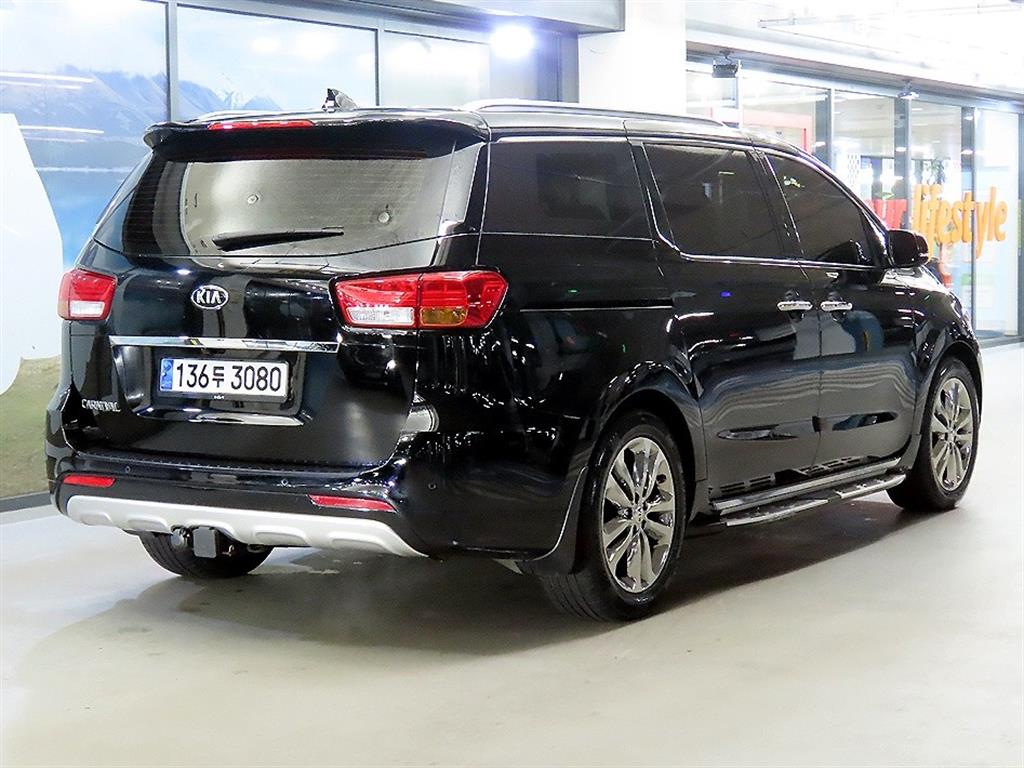 KIA Carnival - Vista 4