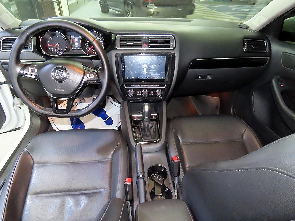 Volkswagen Jetta - Vista 10