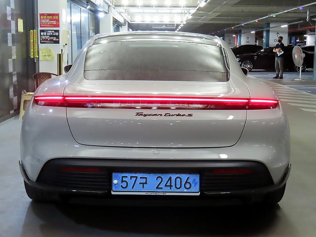 Porsche Taycan - Vista 5