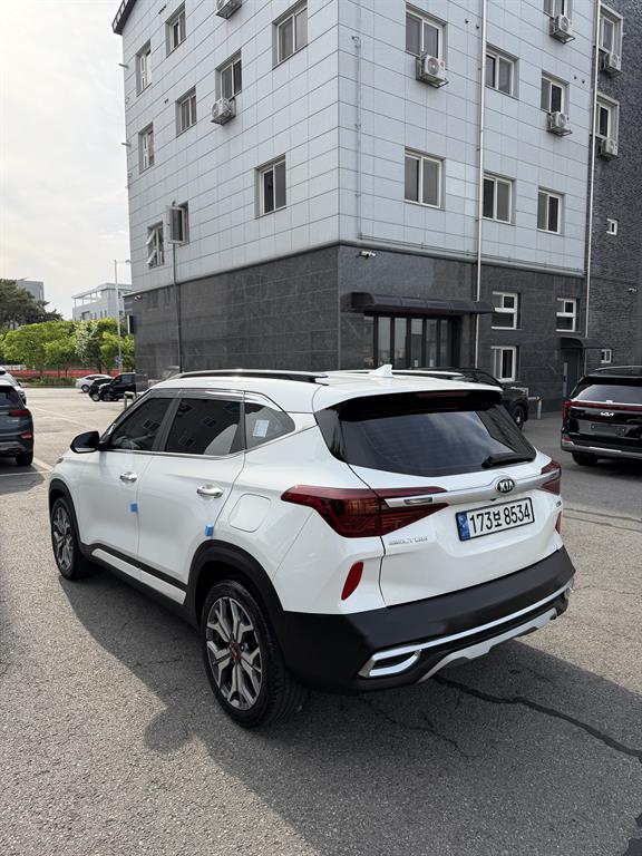 KIA Seltos - Vista 4