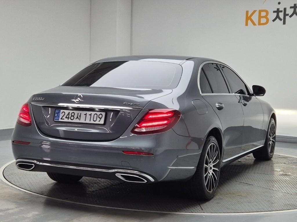 Mercedes Benz E class - Vista 2