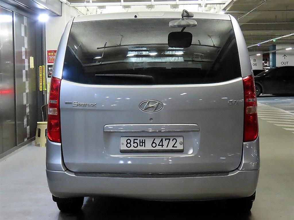 HYUNDAI Starex - Vista 5