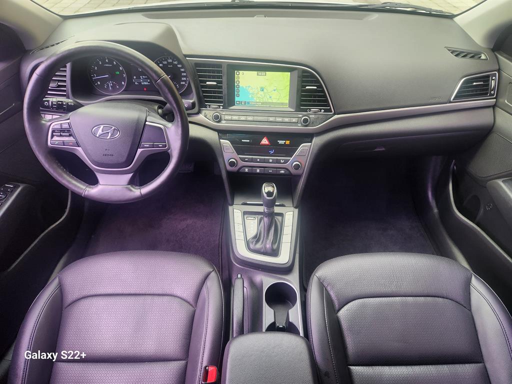 HYUNDAI Avante - Vista 7