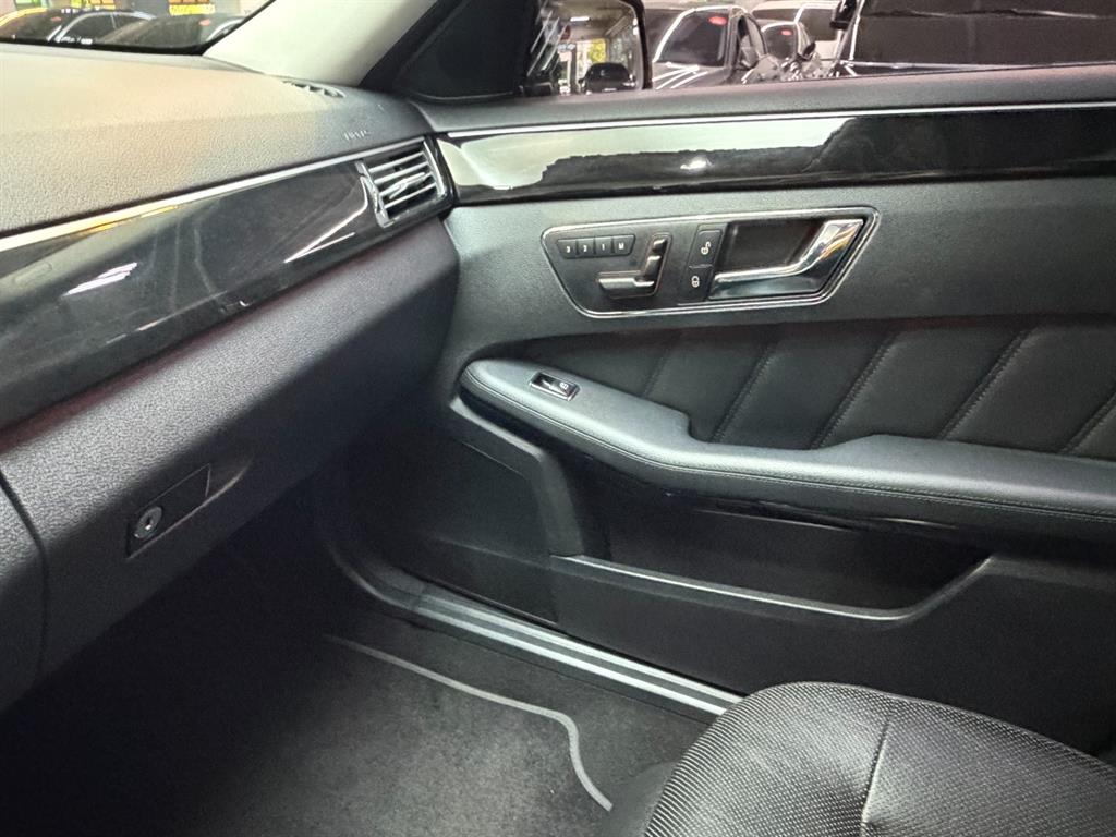 Mercedes Benz E class 2011 Negro - Importación desde Corea - HF Imports Iquique - Foto 17