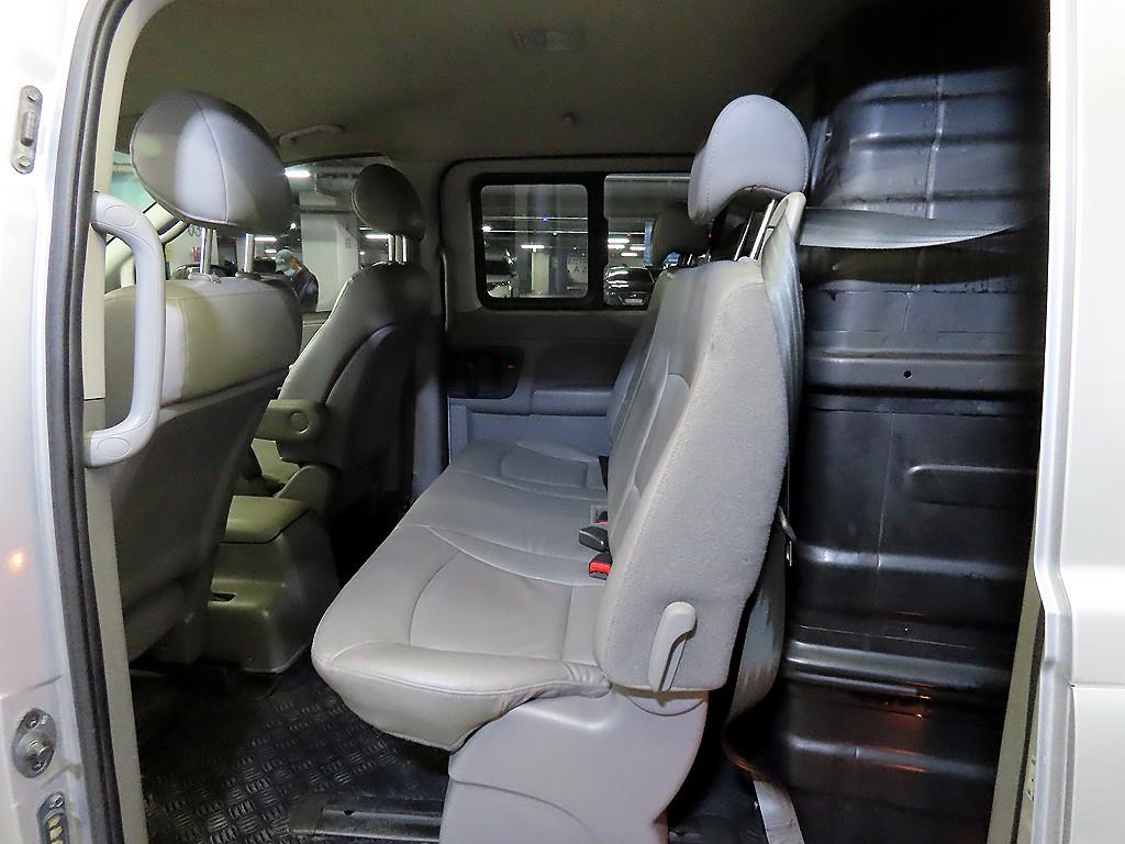 HYUNDAI Starex - Vista 7
