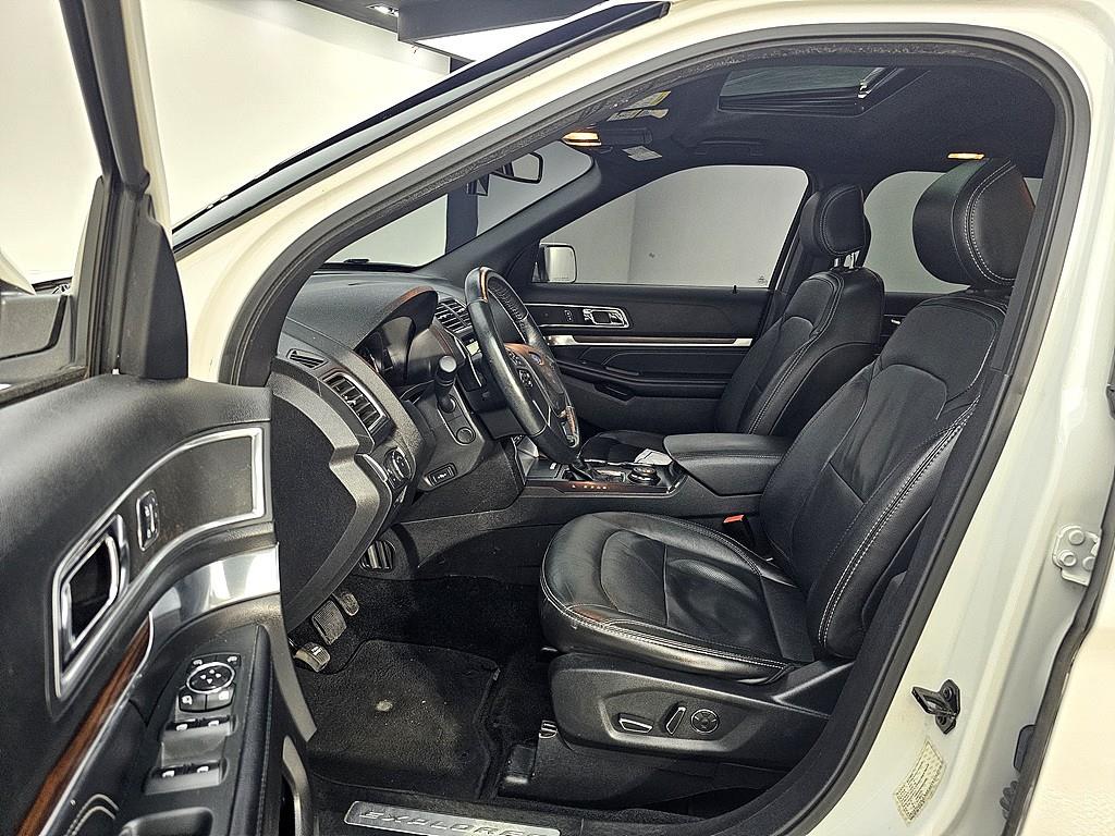 Ford Explorer - Vista 8