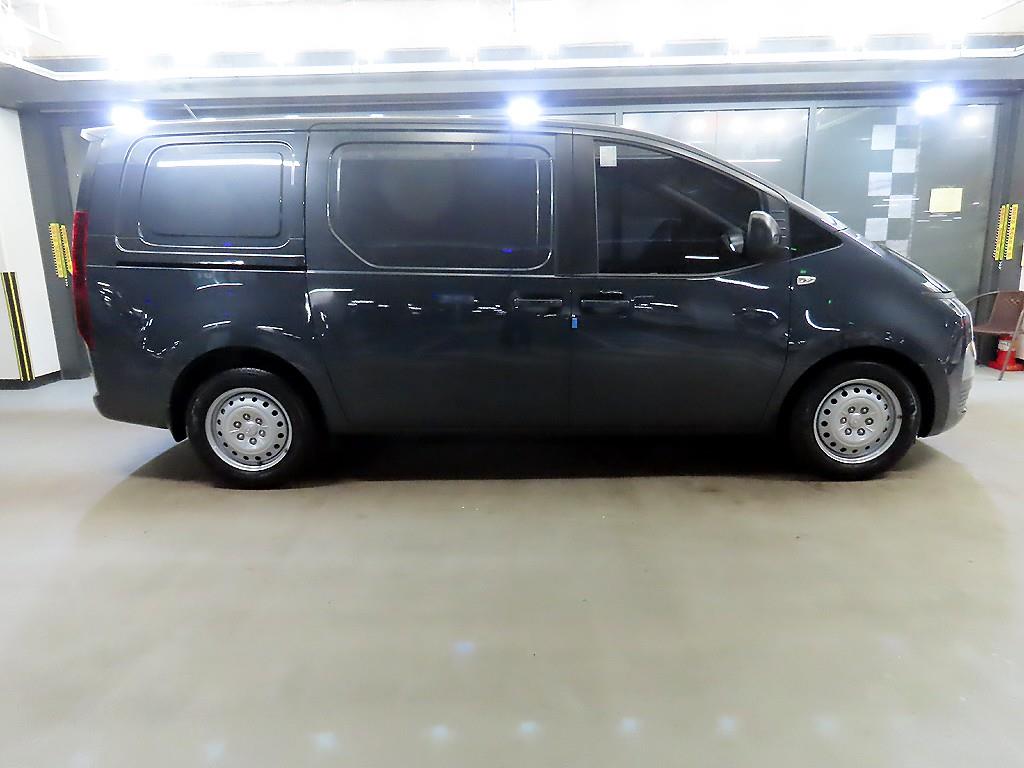 HYUNDAI Staria - Vista 3