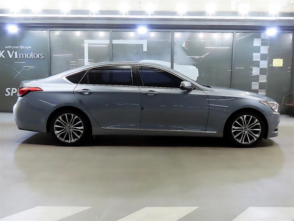 HYUNDAI Genesis - Vista 3