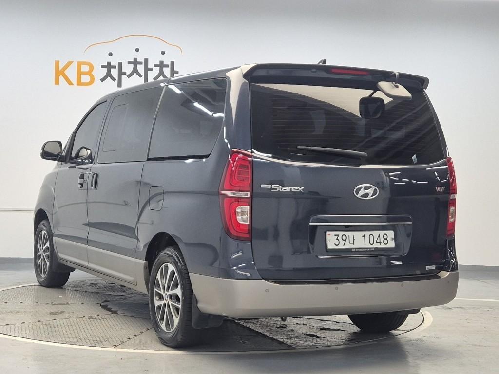 HYUNDAI Starex - Vista 2