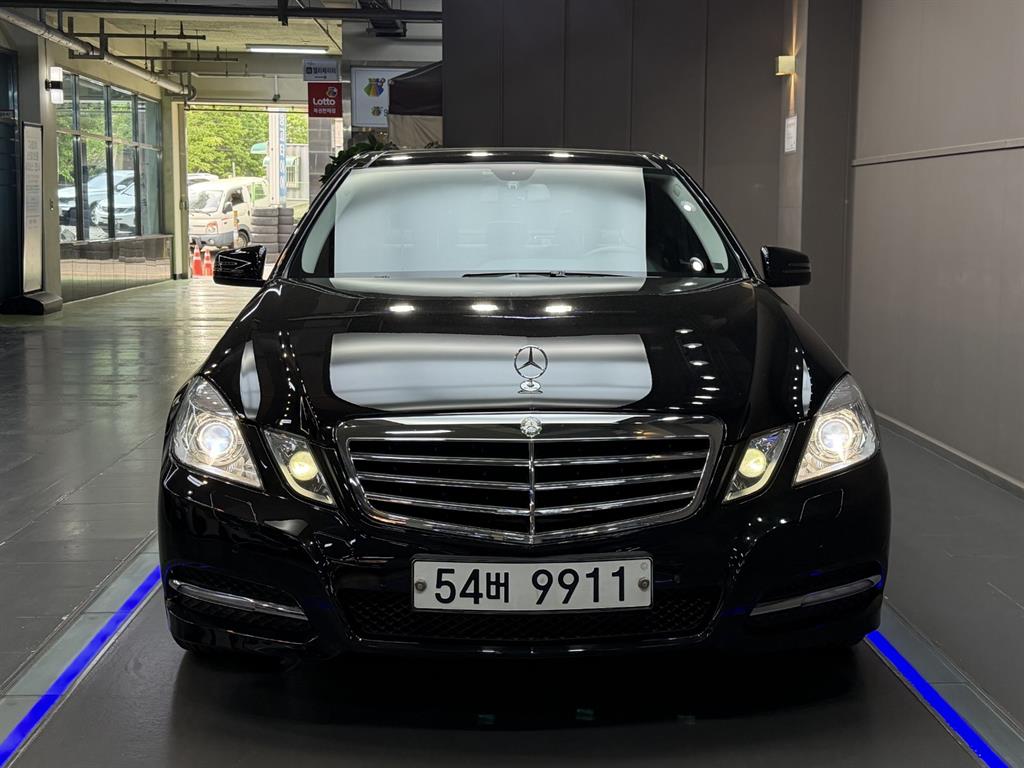 Mercedes Benz E class - Vista 3