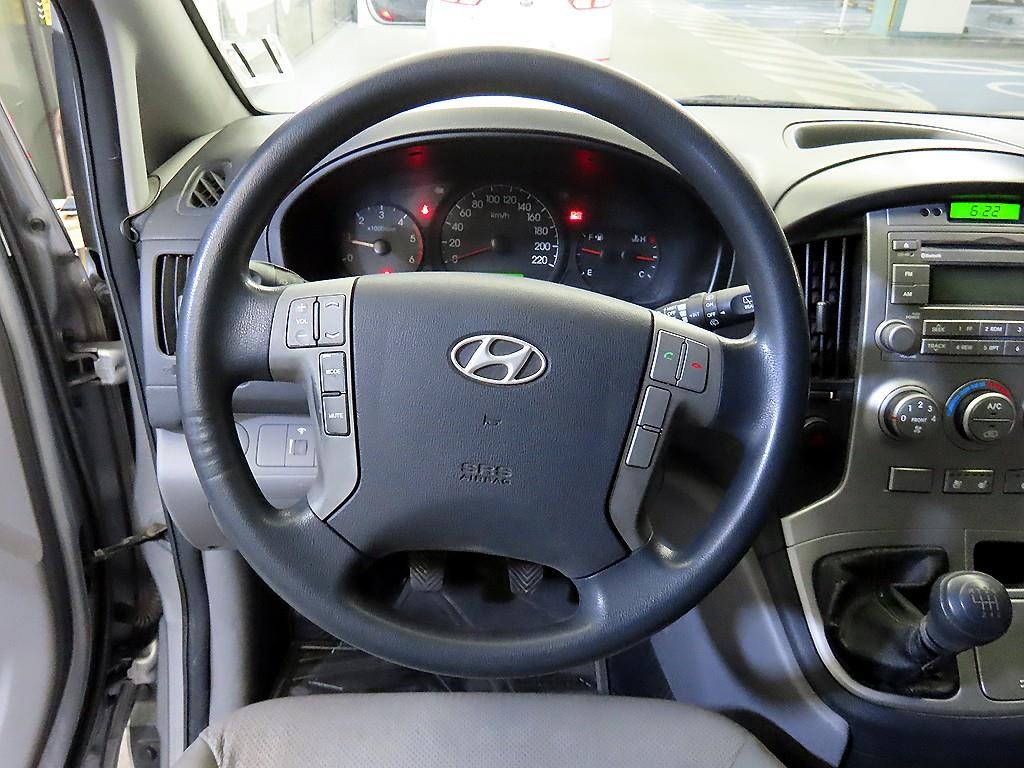 HYUNDAI Starex - Vista 8