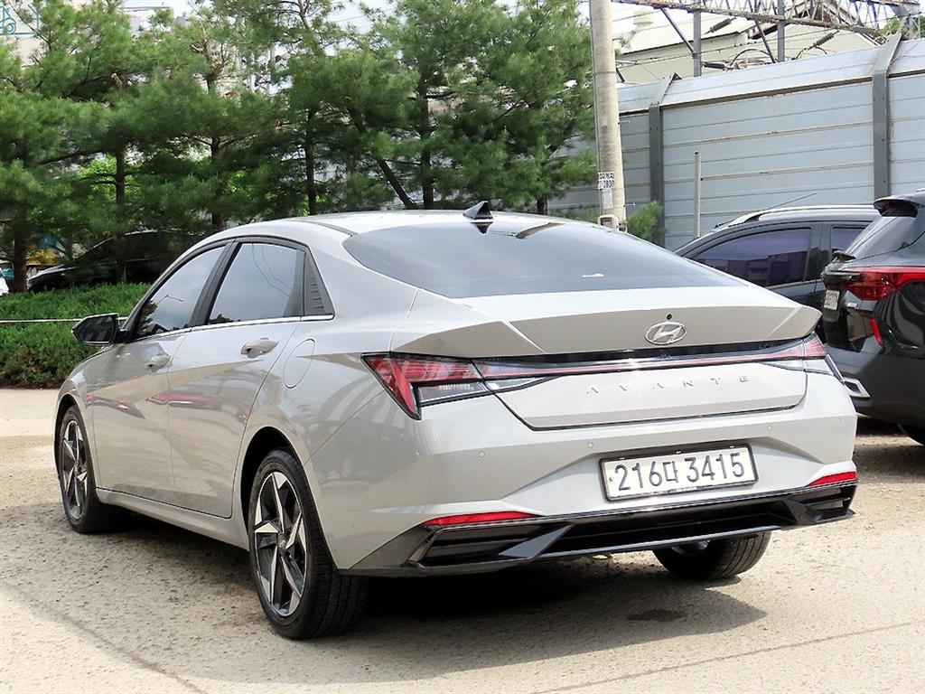 HYUNDAI Avante - Vista 3