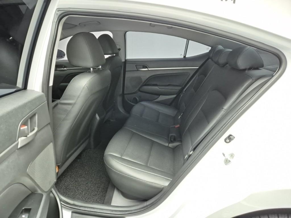 HYUNDAI Avante - Vista 12